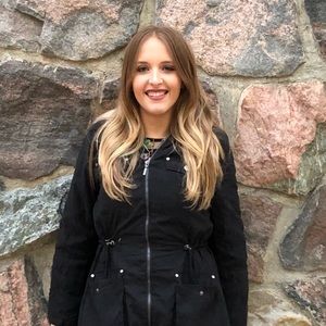 Meet your Posher, Monique